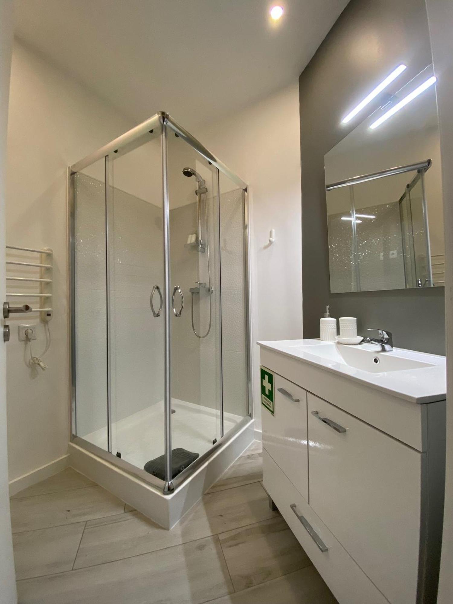Urban 44 Guest House ปอนตาเดลกาดา ภายนอก รูปภาพ